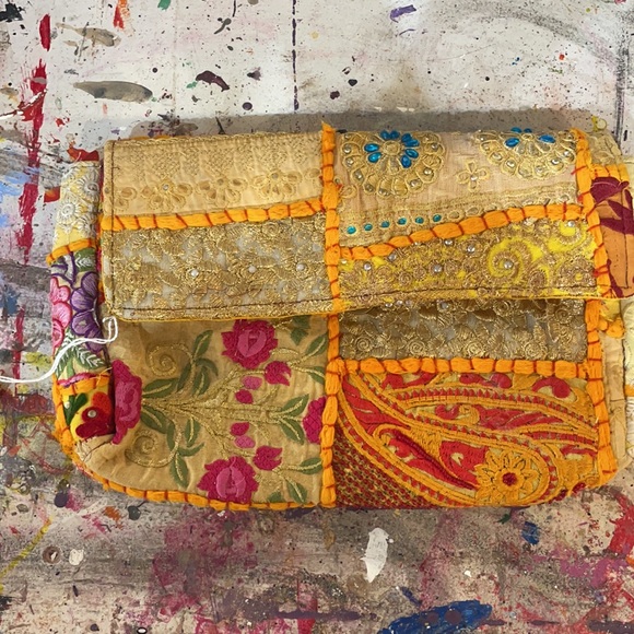 Handmade embroidery silk clutches from India! - Picture 8 of 11